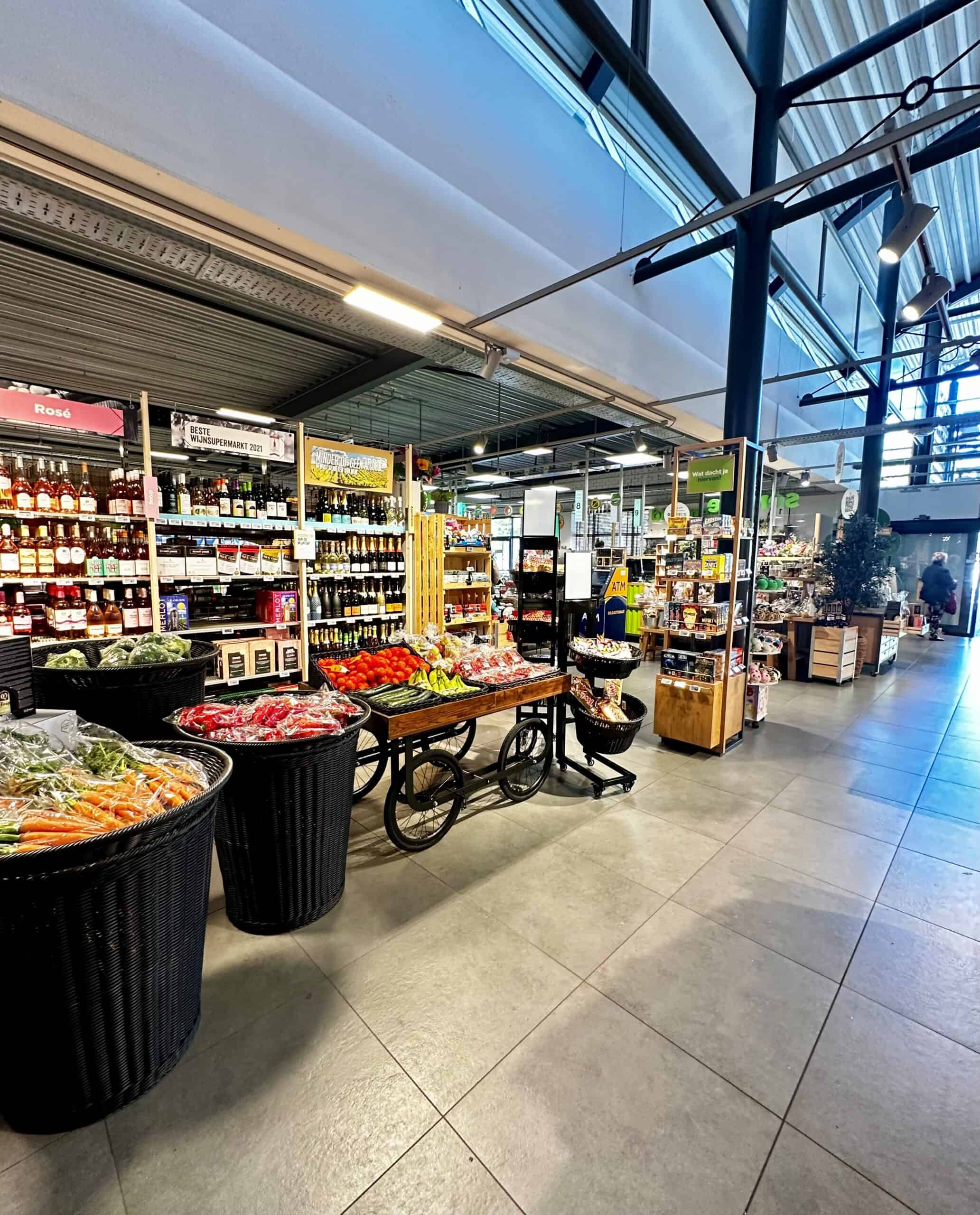 Verse groenten en fruit in een supermarktwinkel - Elips Solutions, groente en fruit, vers en gezond, supermarkt, winkel, biologische producten, klantvriendelijkheid, kwaliteitsproducten, supermarktadvies, verse producten.