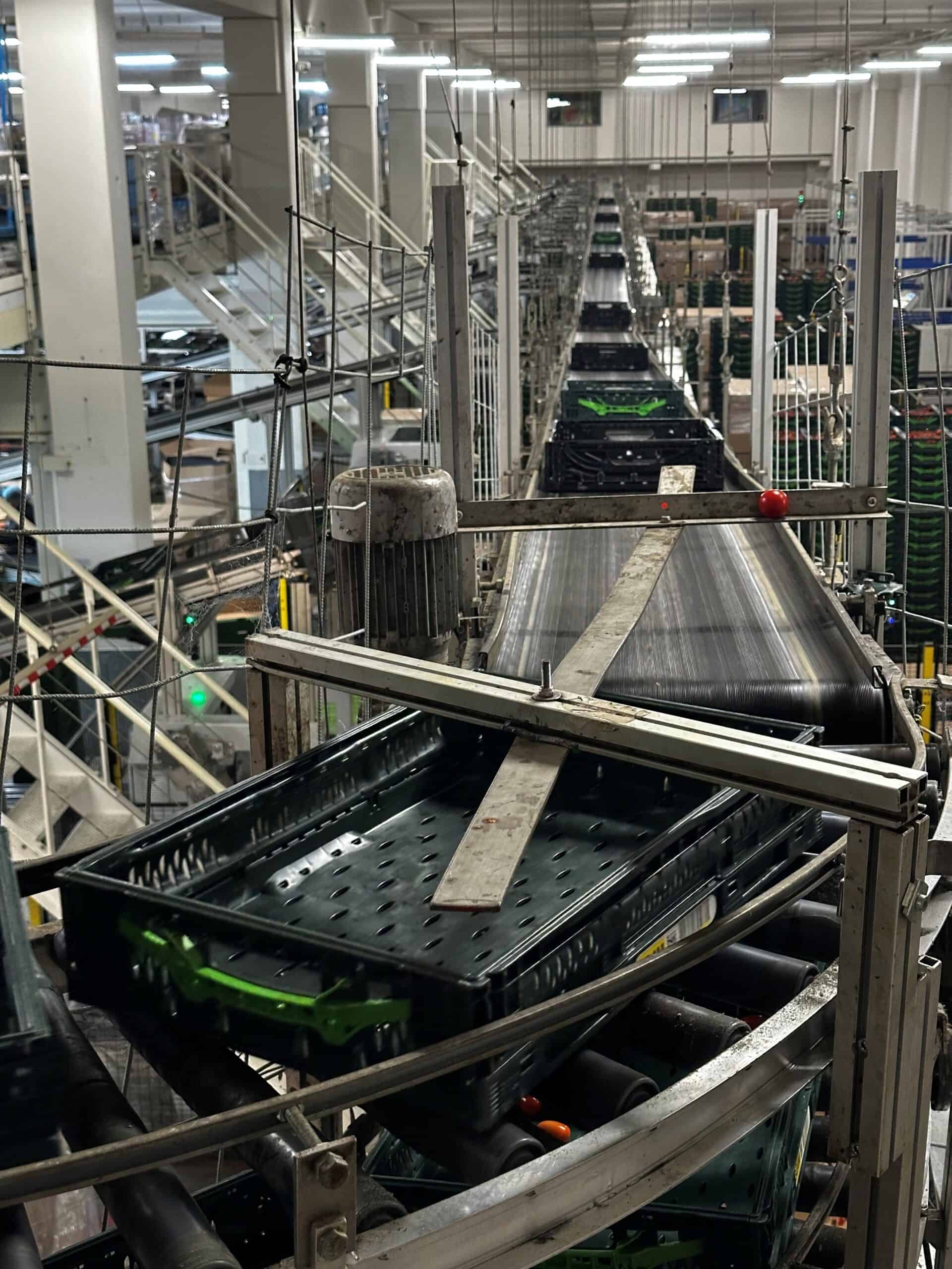 Producent van logistieke oplossingen en interne transportmiddelen voor magazijnen en industrie.