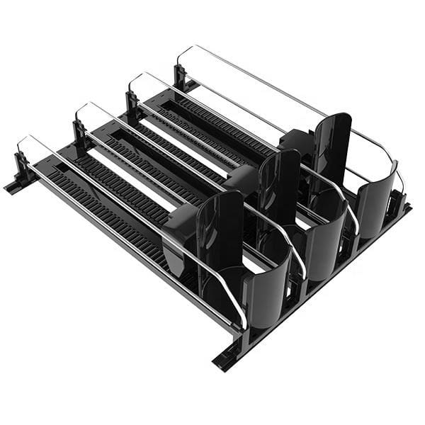 Robuuste elektrische traplift met vier stoelen en veiligheidsrails, ontworpen voor veilige en comfortabele verplaatsing in huis.