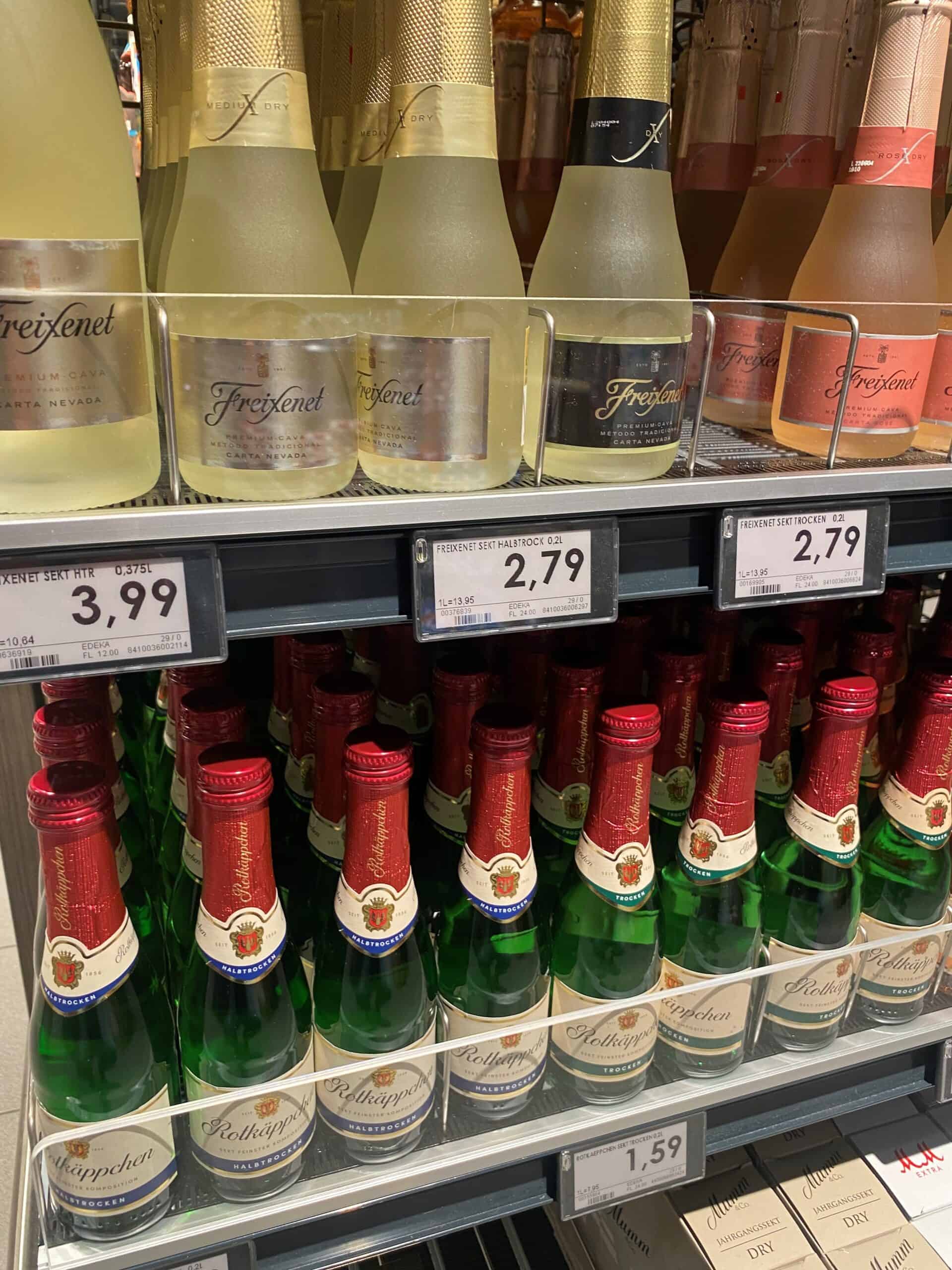 Smaakvolle Elipsel champagne en cava, perfect voor speciale gelegenheden en feestdagen, verkrijgbaar in diverse smaken en verpakkingen bij Elips Solutions.