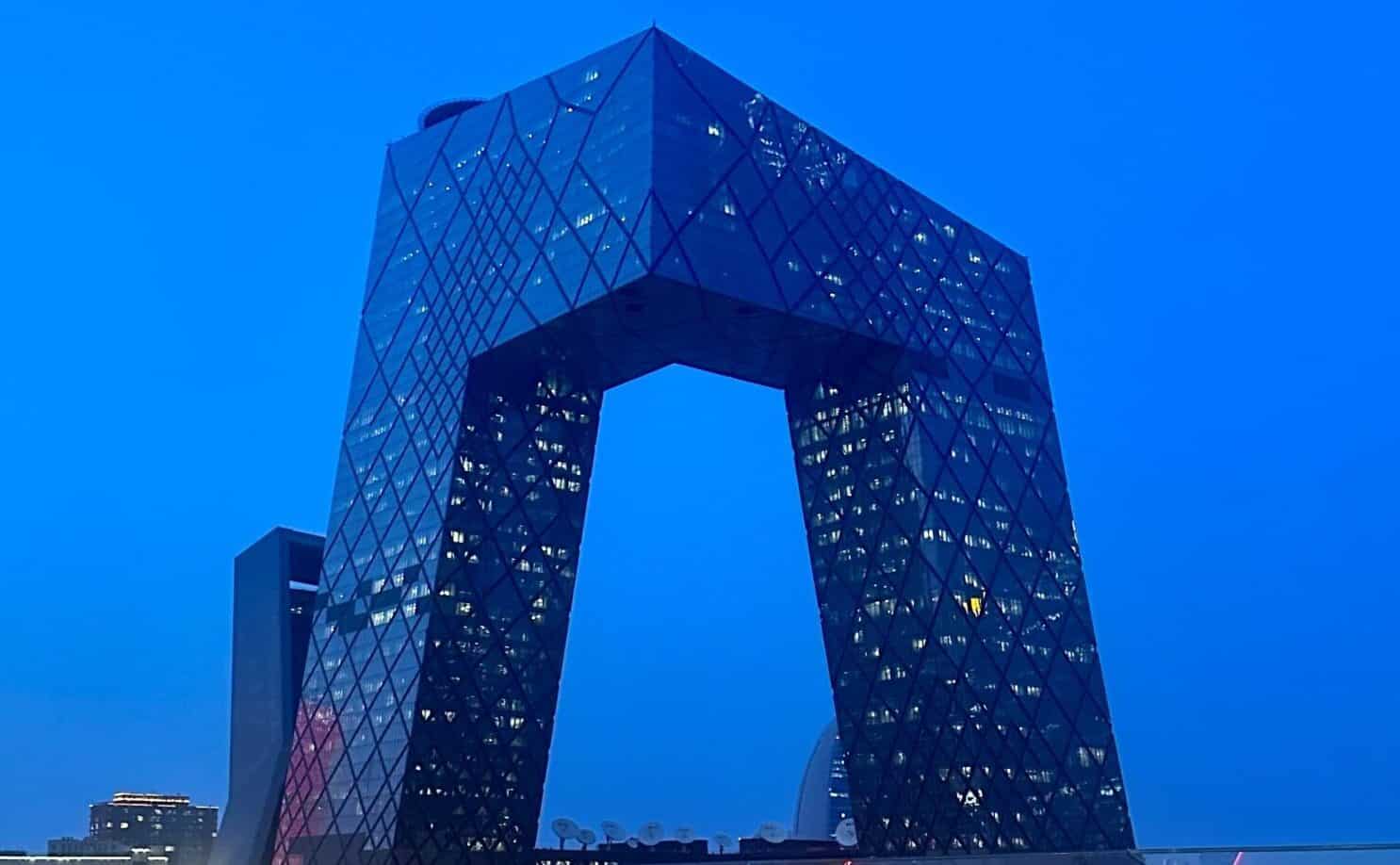 Sfeervol uitzicht op het moderne Beijing CITIC Tower, een icoon van innovatief architectuur en zakelijk leiderschap in de metropool.